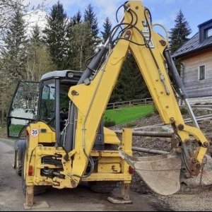 foto New Holland B110 +mozlywy mlot plug (koparko ladowarka platniczki)