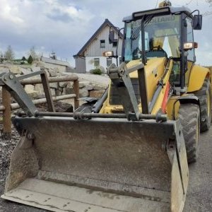 foto New Holland B110 +mozlywy mlot plug (koparko ladowarka platniczki)