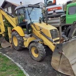 foto New Holland B110 +mozlywy mlot plug (koparko ladowarka platniczki)