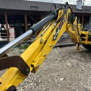 foto New Holland B100C