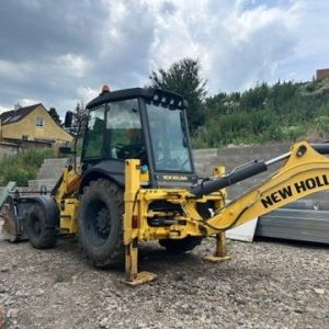 foto New Holland B100C