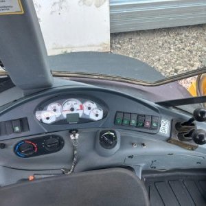 foto New Holland B100C