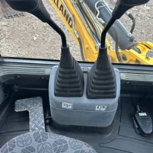 foto New Holland B100C