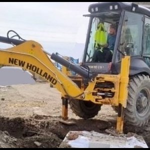 foto NewHolland B115B joystick platniczki koparko-ladowarka