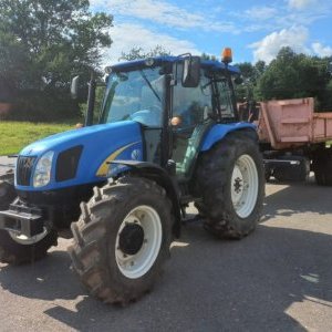 foto 86HP ciągnik New Holland T5040 +przyczepa 11t hakowiec (2013)